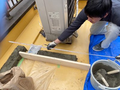 目隠し フェンス 土台 重量 モルタル 作業中 神戸市 トラブラン