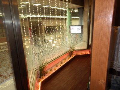 窓 目隠しシート イルミネーションライト 店舗工事 神戸市 トラブラン